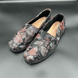 Toms Black‎ and Pink Floral Patterned Flats Sz 9.5